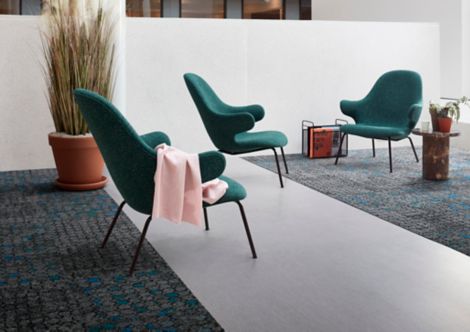 Interface Brushed Lines LVT with Broome Street and Mercer Street carpet tile in seating area imagen número 3