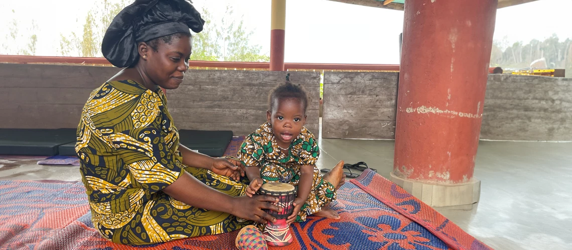 Promouvoir l’égalité des chances et l’autonomisation des femmes au Bénin grâce à la garde de leurs enfants
